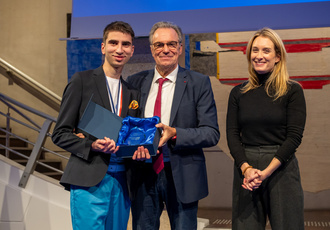 SUD098987-ceremonie medailles Worldskills-Region Sud - Regis CINTAS-FLORES BD