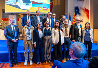 SUD107208-signature contrat sud alpes mediterranee-Region Sud - Lara Balais BD