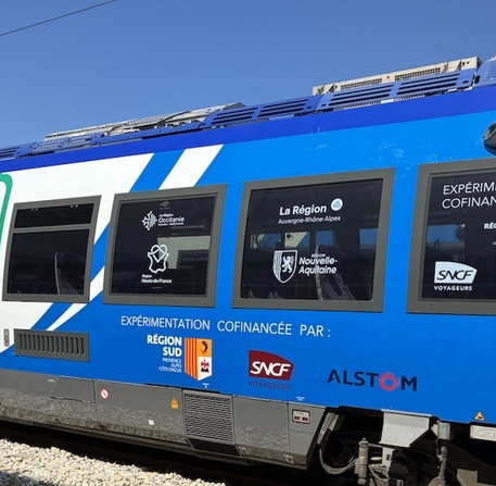 Le premier train à batteries de France roule en région Sud !