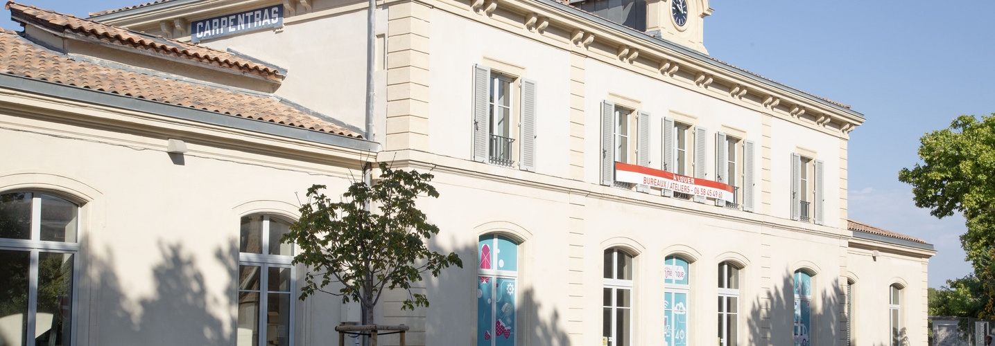 centre-affaires-exterieur-rue