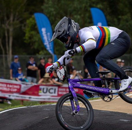 Le champion de BMX Romain Mahieu durant une course