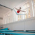 Un gymnaste sautant sur un trampoline
