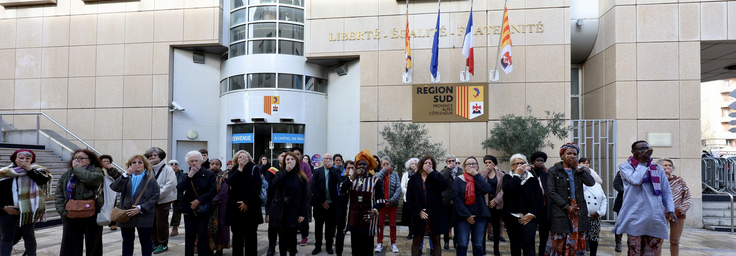 lutte contre l'excision 2026 Minute de silence sur le parvis de l'Hôtel de Région