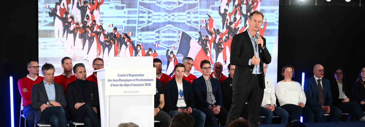 Edgar Grospiron sur scène pour le lancement du COJOP
