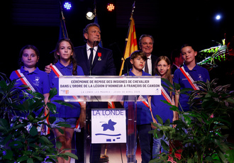SUD107048-remise legion honneur de canson-Region Sud - Sebastien NOGIER BD