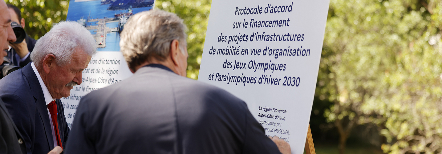 Signature d'un plan historique pour les transports alpins