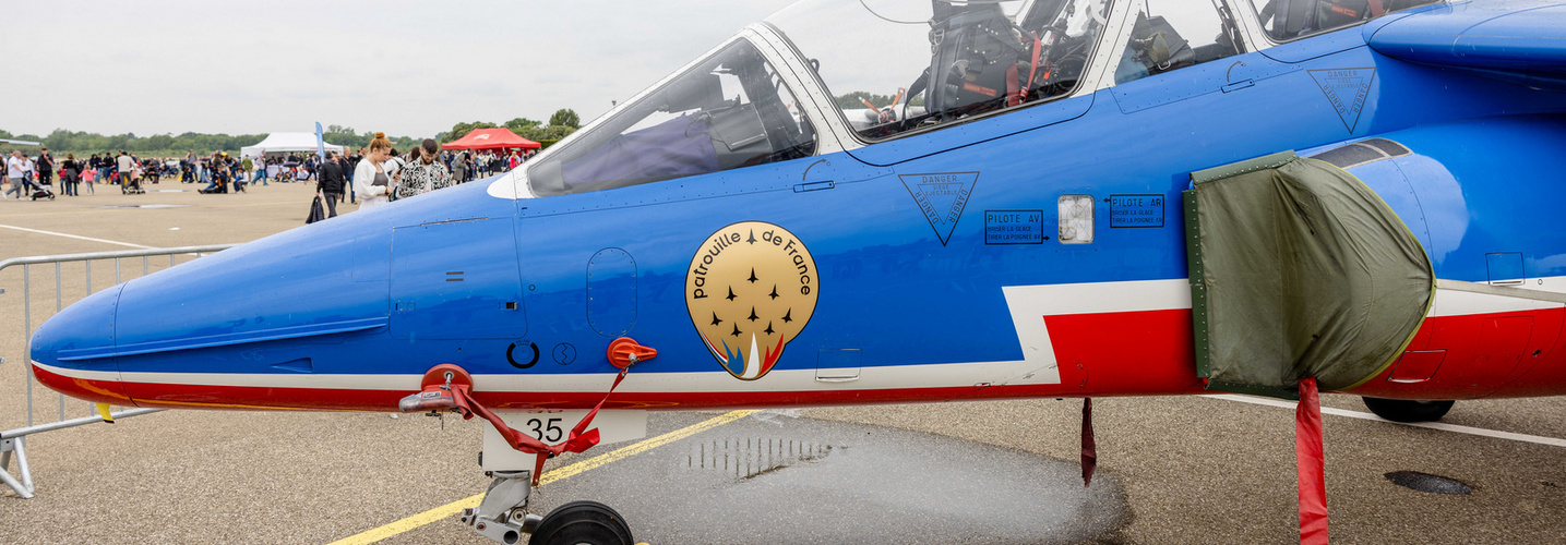 Un avion de la Patrouille de France