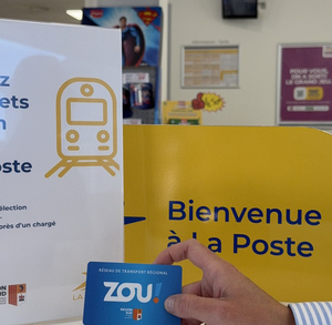 Un bureau de poste vendant des titres ZOU !