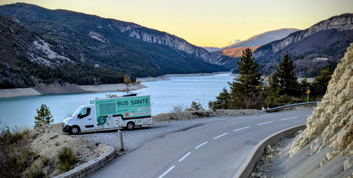 Avec le Médicobus, la santé vient à vous dans les Alpes-de-Haute-Provence