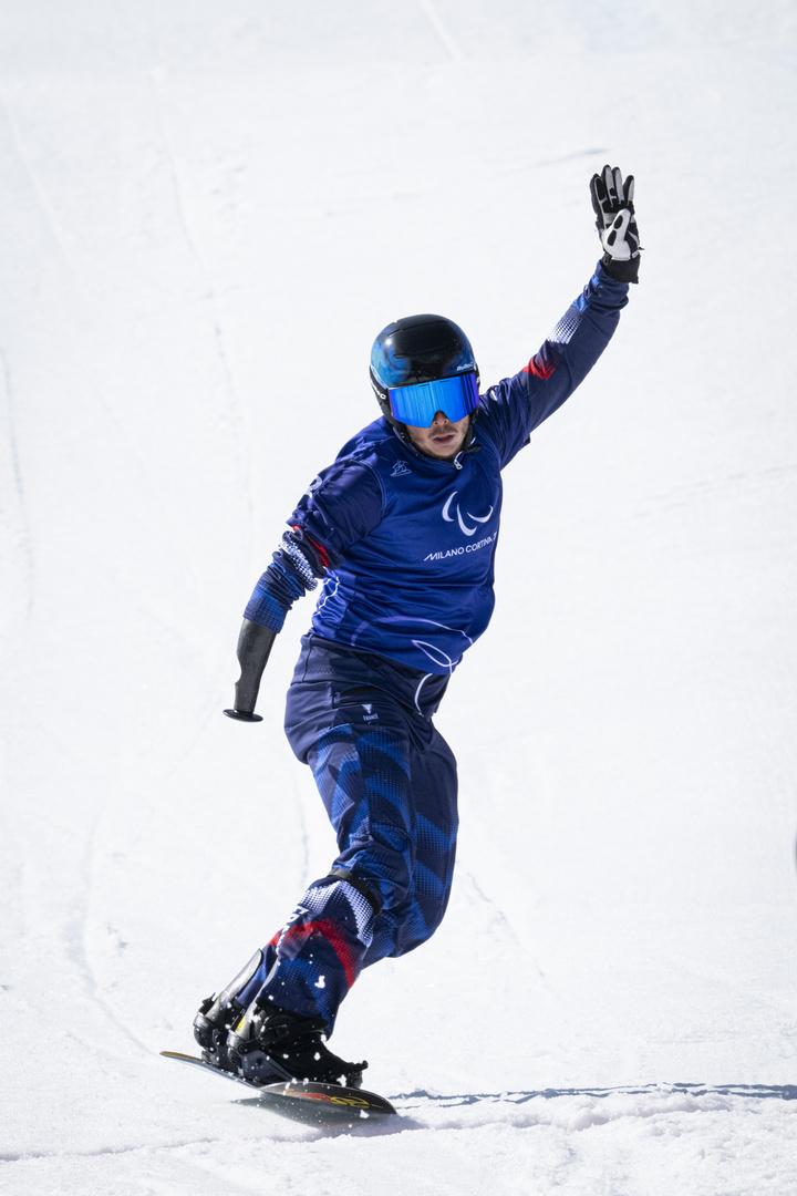 Maxime Montaggioni (FRA)  competes in Snowboard Cross Mens, 